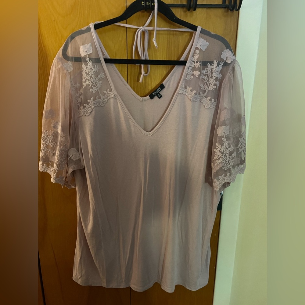 Willow lavender v neck top with lace sleeves nwt
